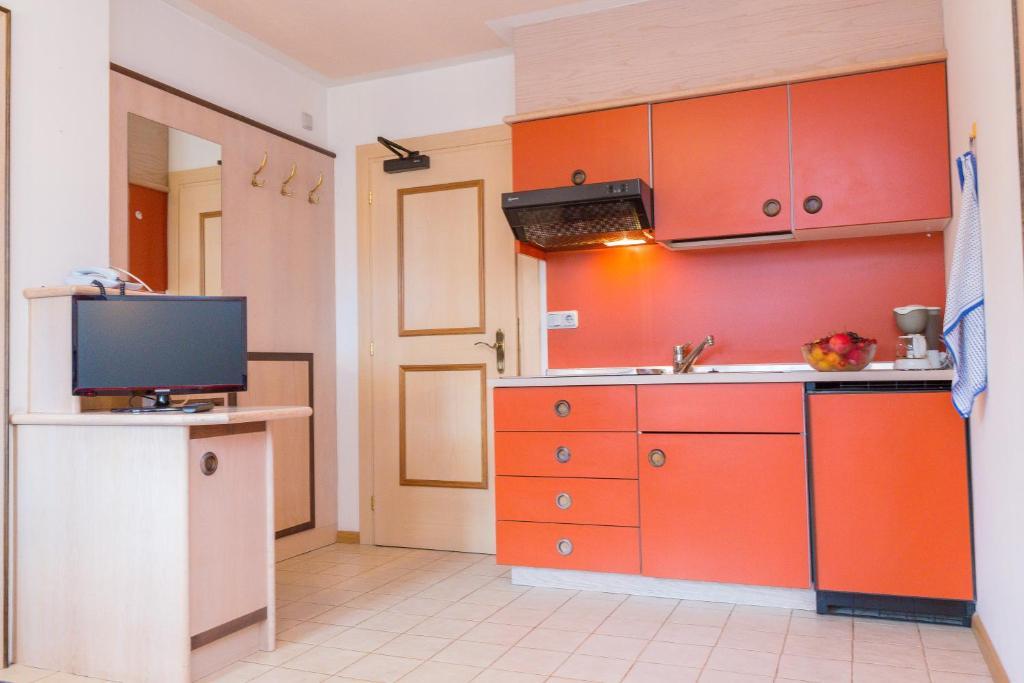 One-Bedroom Apartment,42345502:JPEG