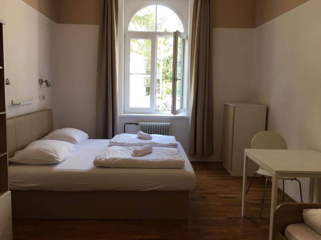 Double Room Extra Bed,423519642:JPEG