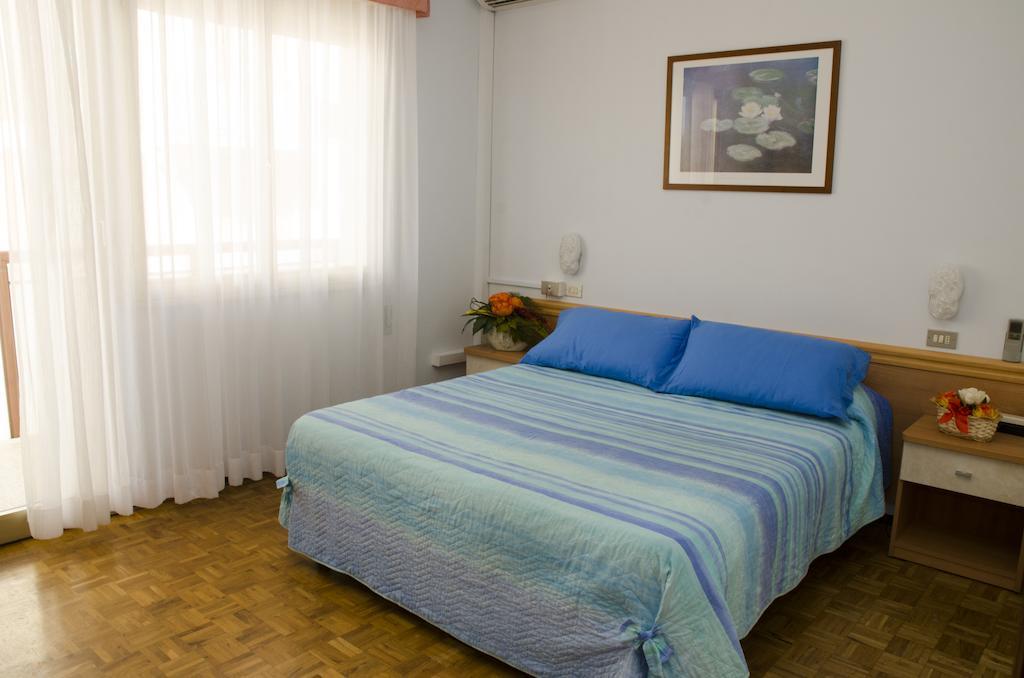 Double or Twin Room,434552568:JPEG