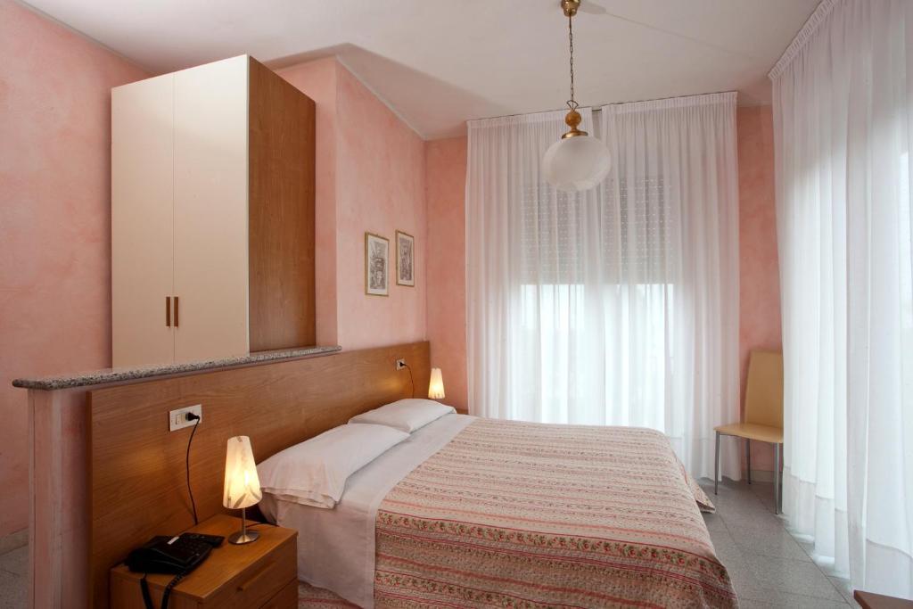 Double or Twin Room with Lake View,415246119:JPEG