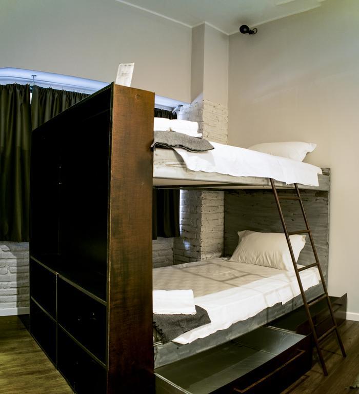 Bed 4-Bed female Dormitory Room En Suite Bathroom