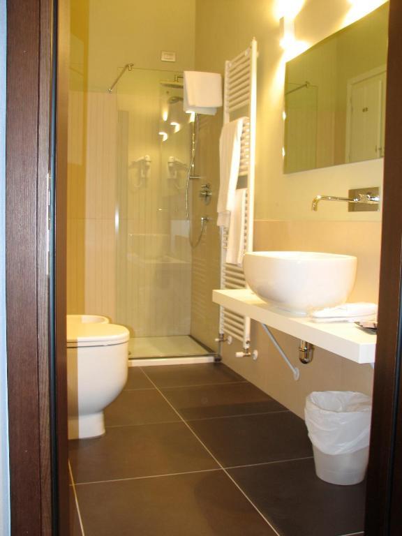 Superior One-Bedroom Apartment Courtyard View
