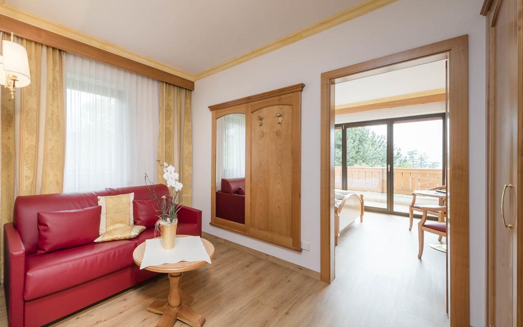 Junior Suite with Balcony,438099153:JPEG