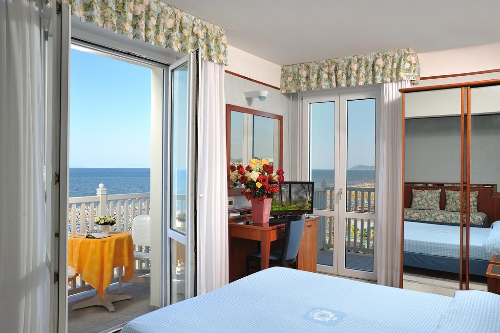 Quadruple Room Sea View