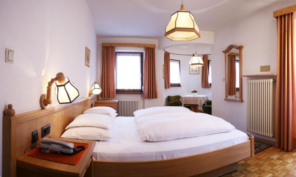 Standard Double or Twin Room,44043433:JPEG