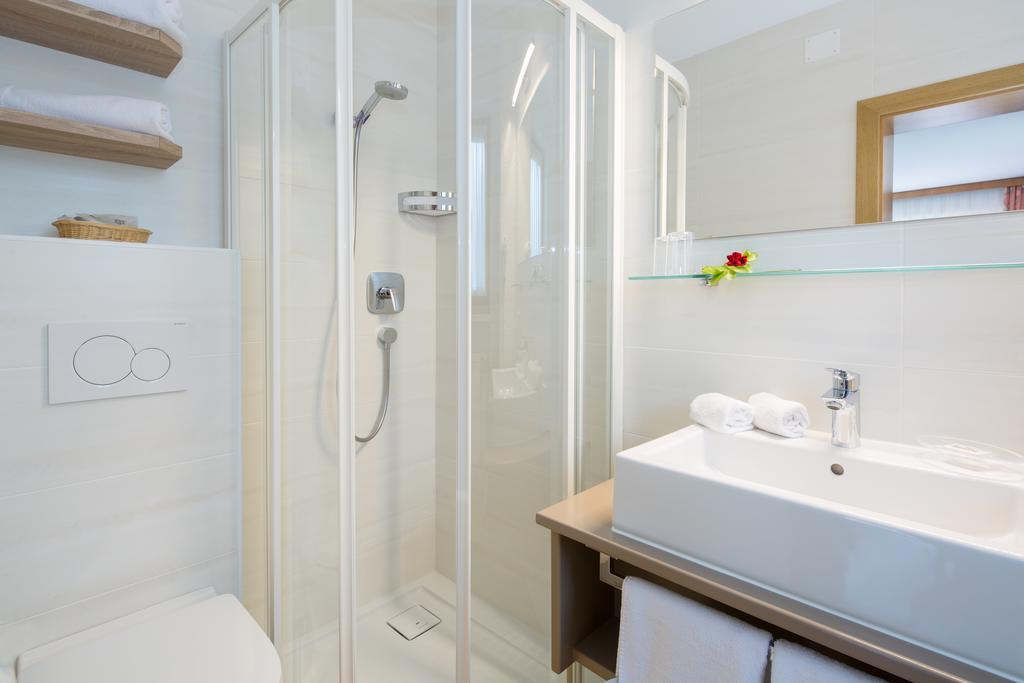 Double Room,442460316:JPEG