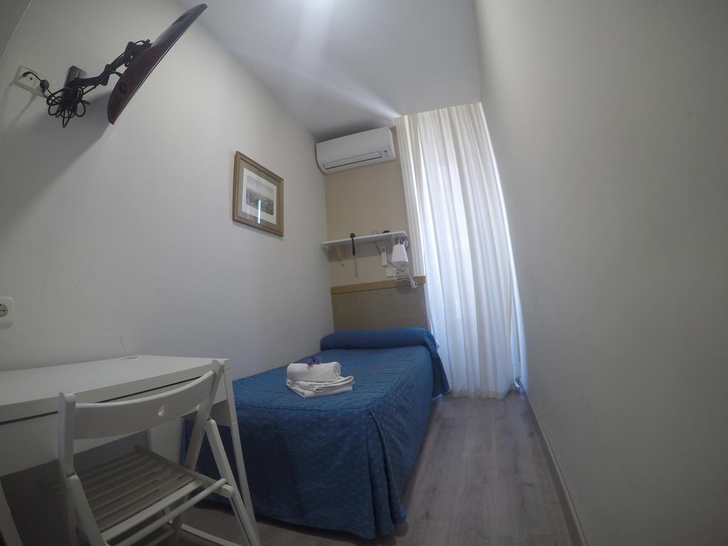Single Room,443499039:JPEG
