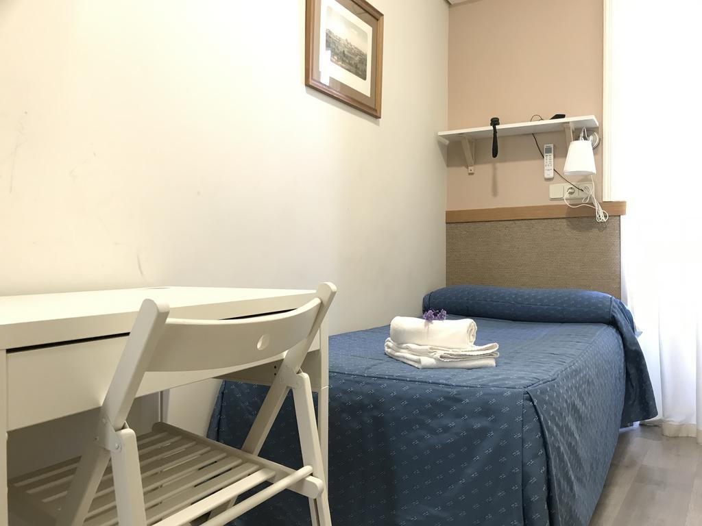 Single Room,443504562:JPEG