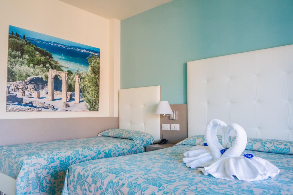Superior Quadruple Room,443842122:JPEG