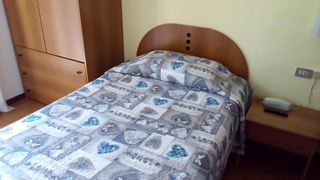 Standard Single Room,445332939:JPEG