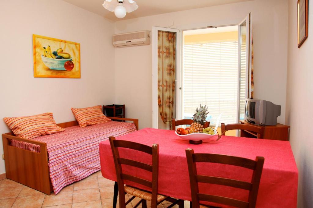 Two-Bedroom Apartment,44708674:JPEG