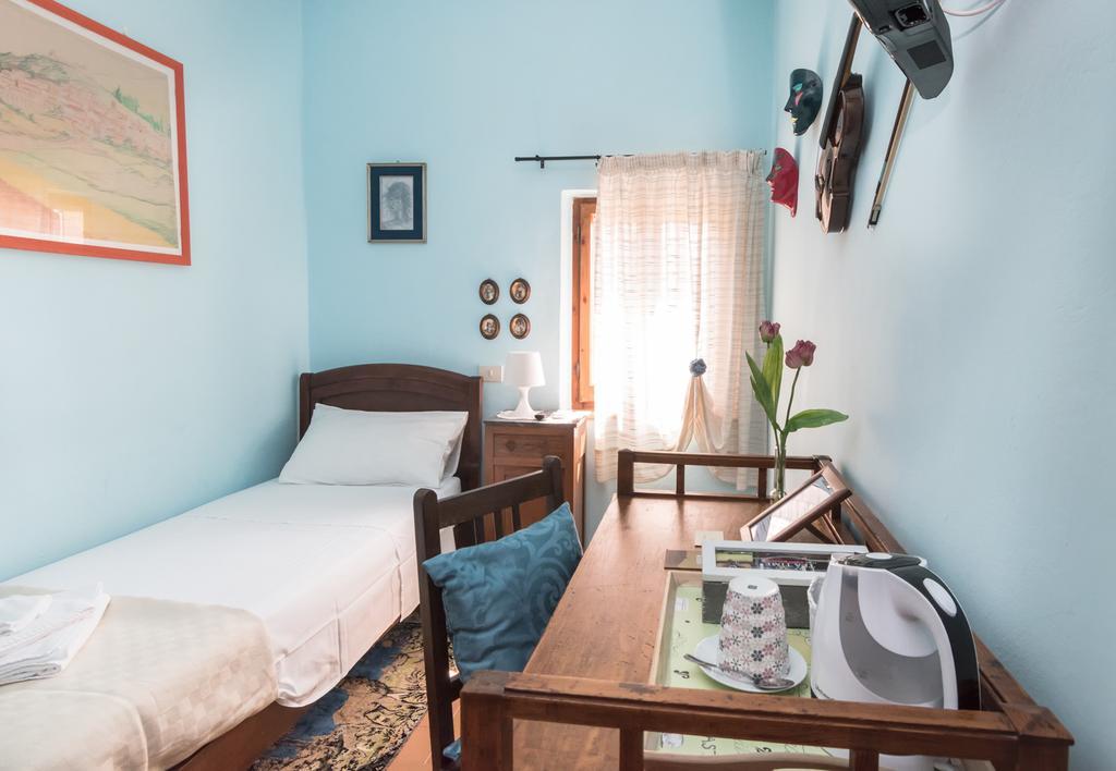 Single Room,448625967:JPEG