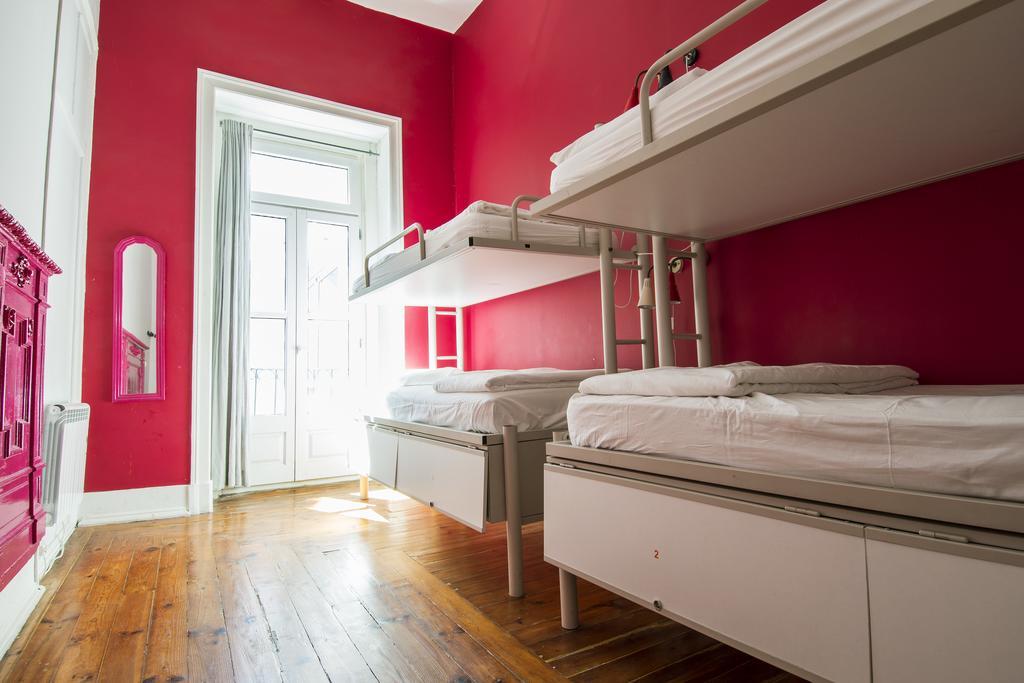 Cama em Dormitório Masculino com 4 Camas