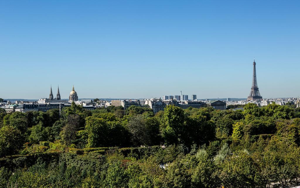 Suite Louvre Paris view