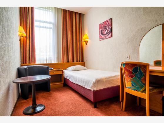 Single Room,1037209582:JPEG