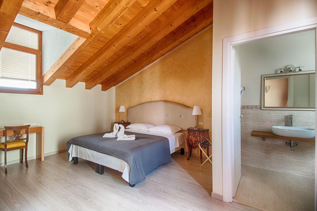 Standard Double Room - Attic,1018577323:JPEG