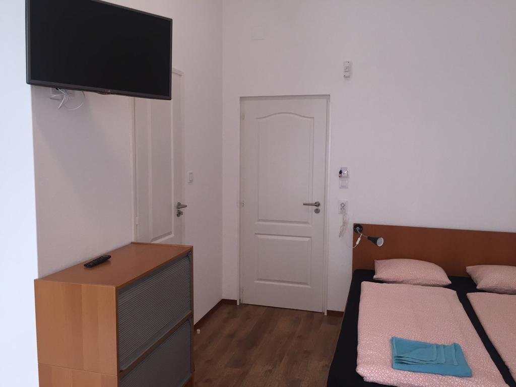 Estudio con zona de cocina (2 adultos)