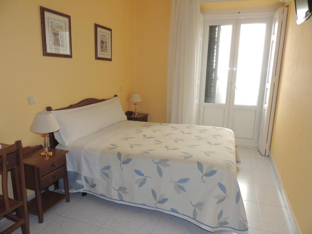 Single Room,52117529:JPEG