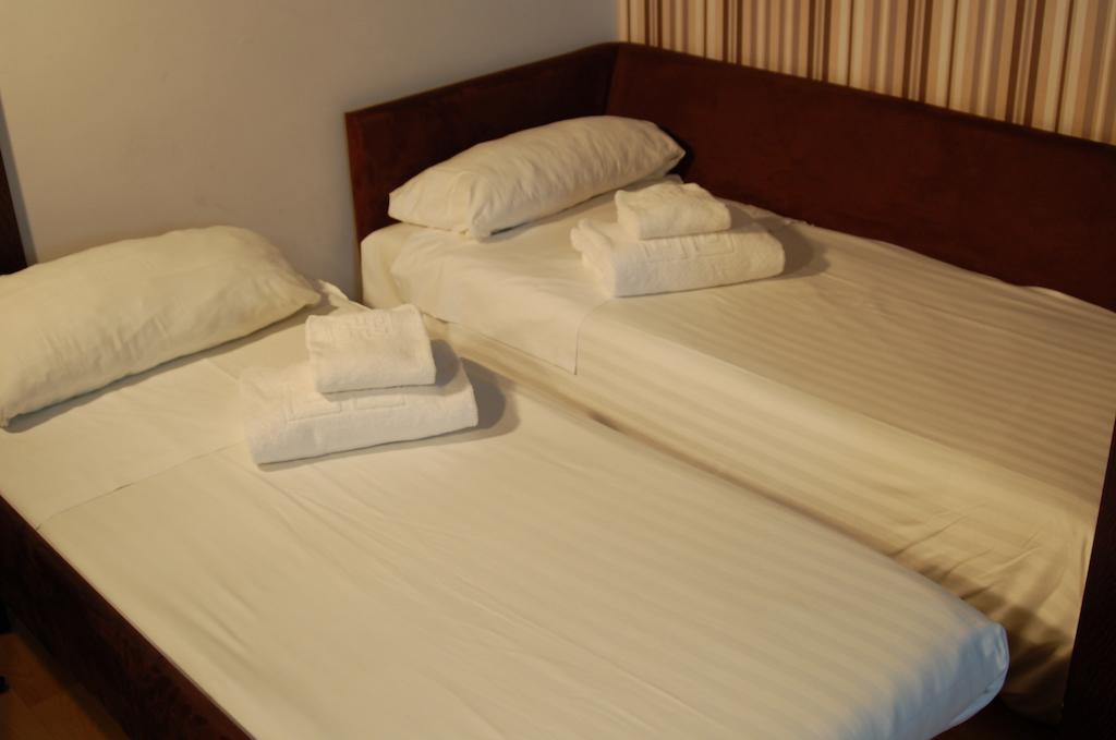 Estudio Familiar (2 adultos + 2 niños)