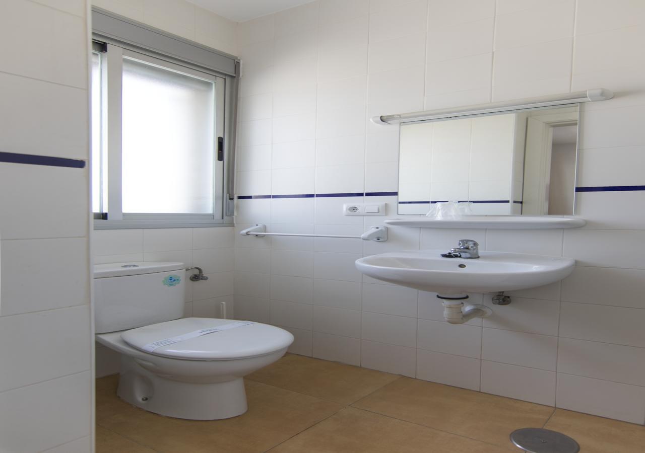Twin Room Bathroom,507065532:JPEG