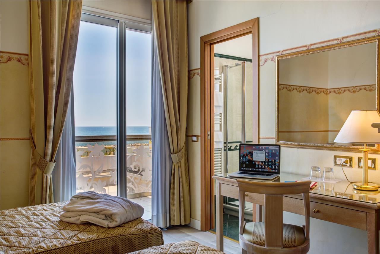 Double or Twin Room Sea View