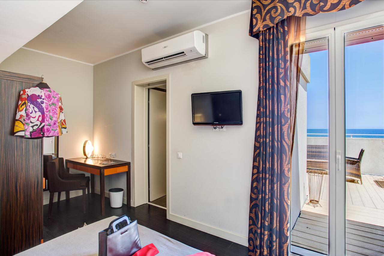 Double or Twin Room Sea View