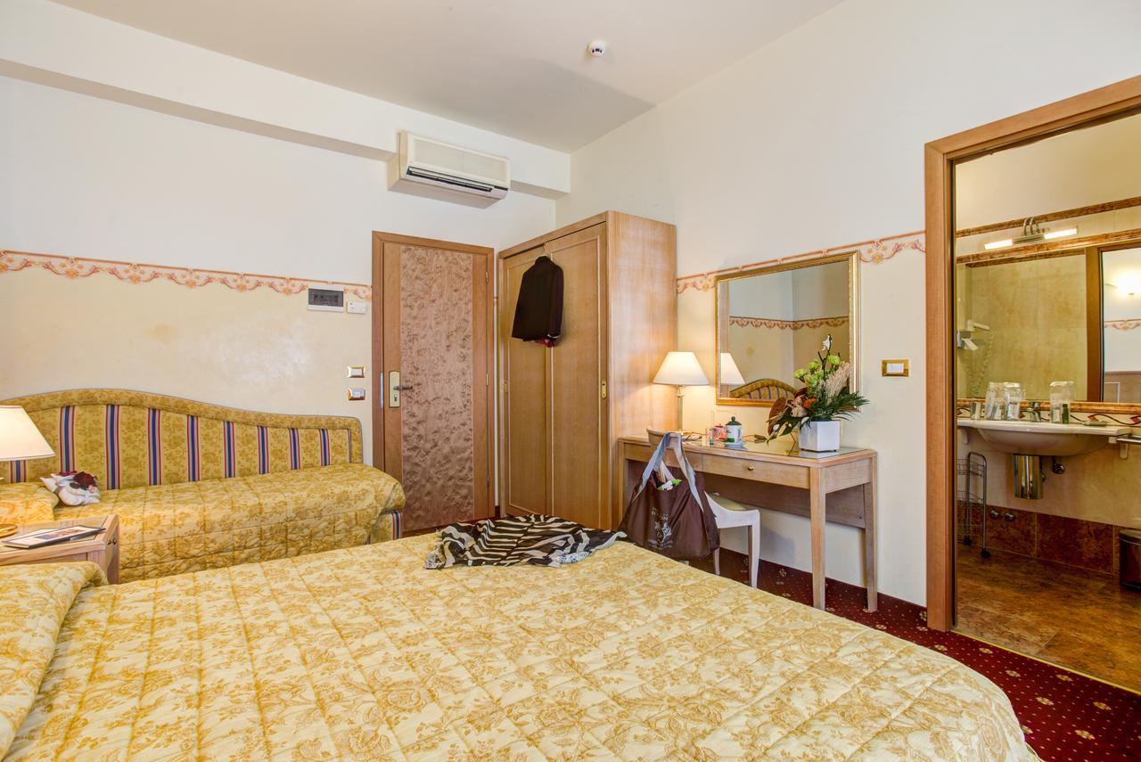 Triple Room Sea View