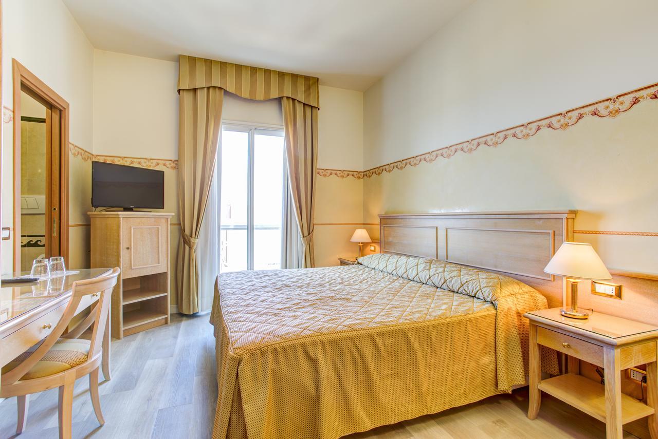 Double or Twin Room Sea View