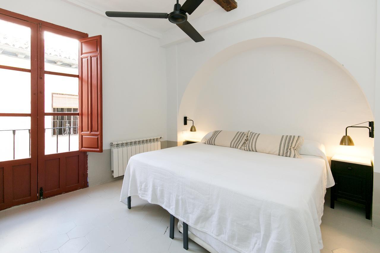 Habitación Doble Clásica con balcón y baño compartido