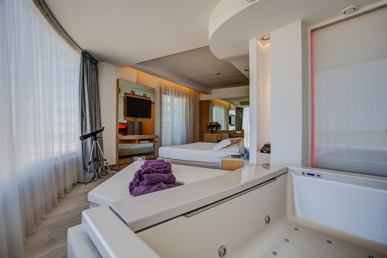 Junior Suite Executive Spa Bath,507366870:JPEG