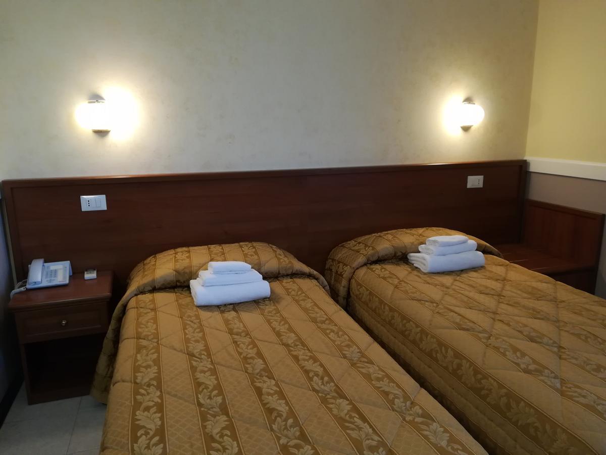Triple Room,520549935:JPEG