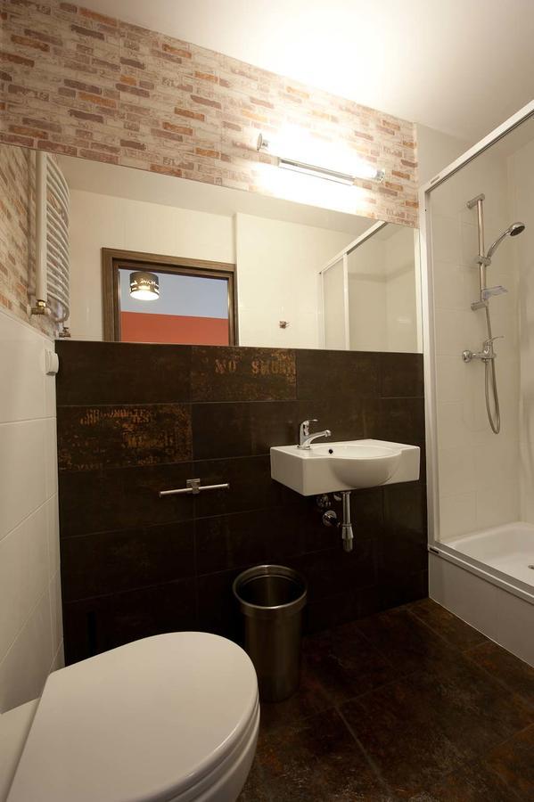 Economy six-bed room private bathroom,508122963:JPEG