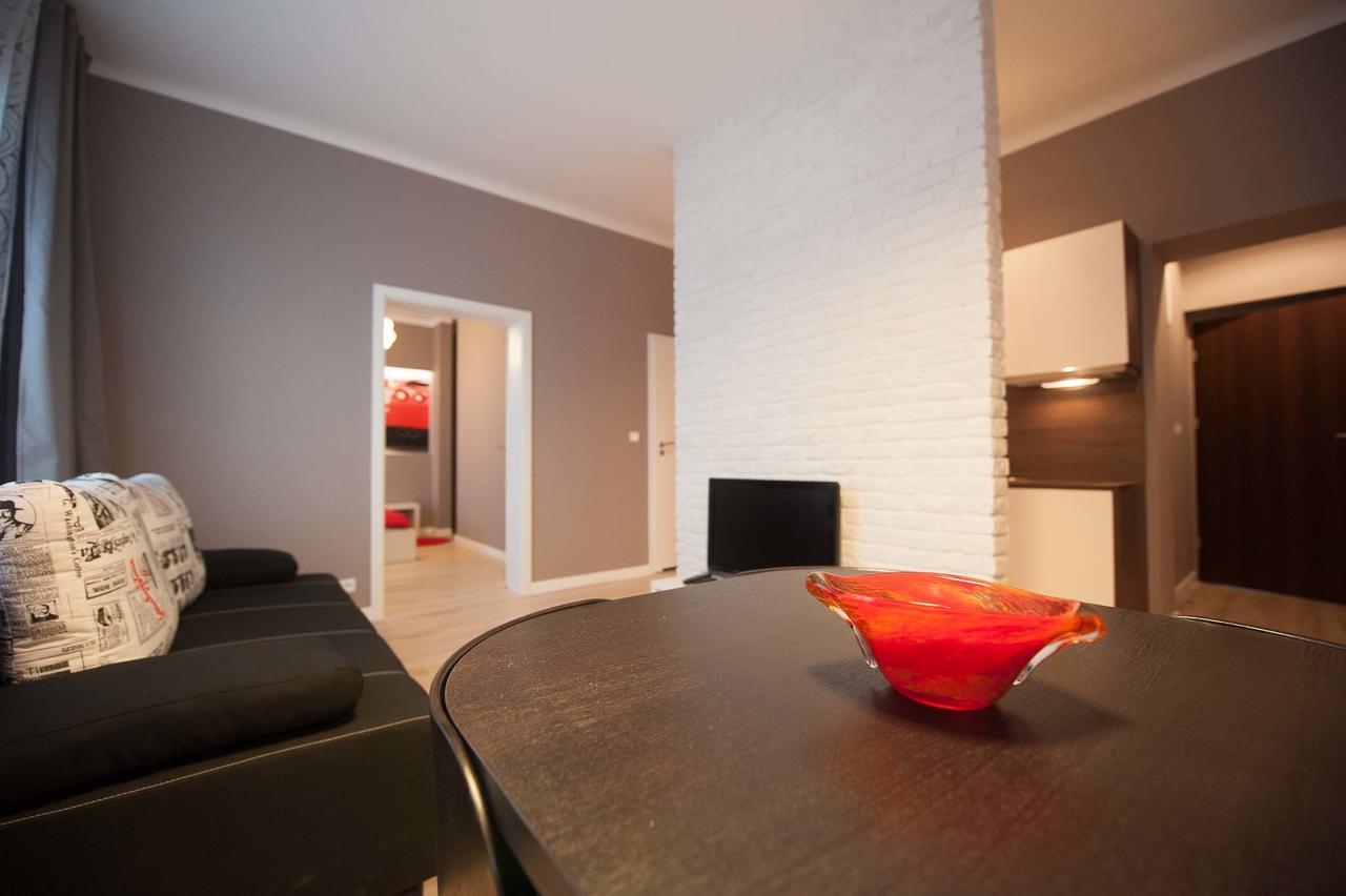 One-Bedroom Apartment Sofa Bed