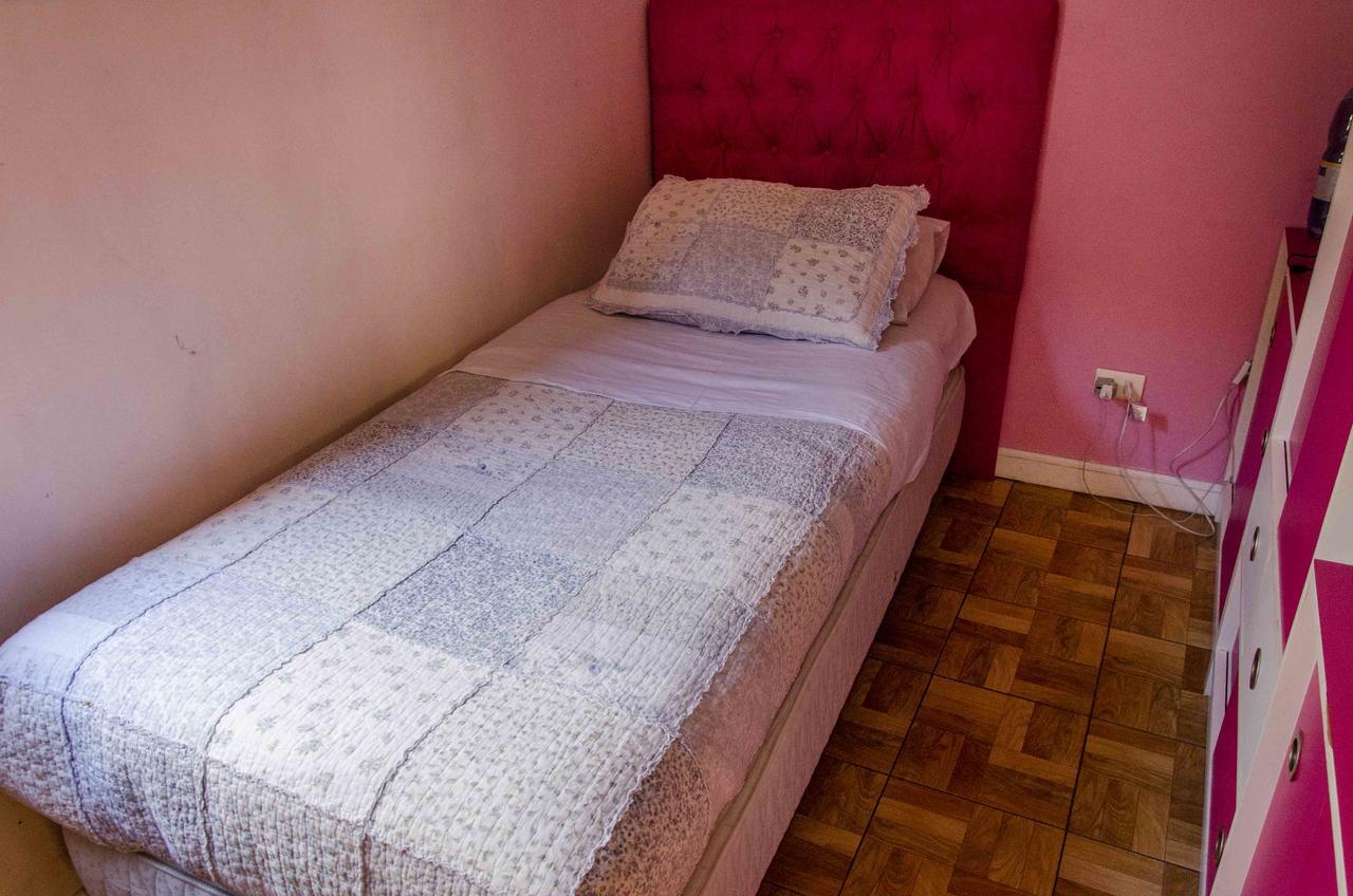 Standard Single Room,519485958:JPEG