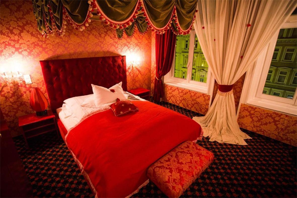 Honeymoon Room