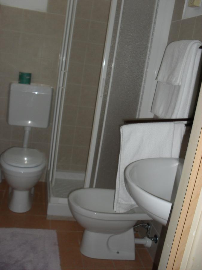 Small Double Room,683106318:JPEG