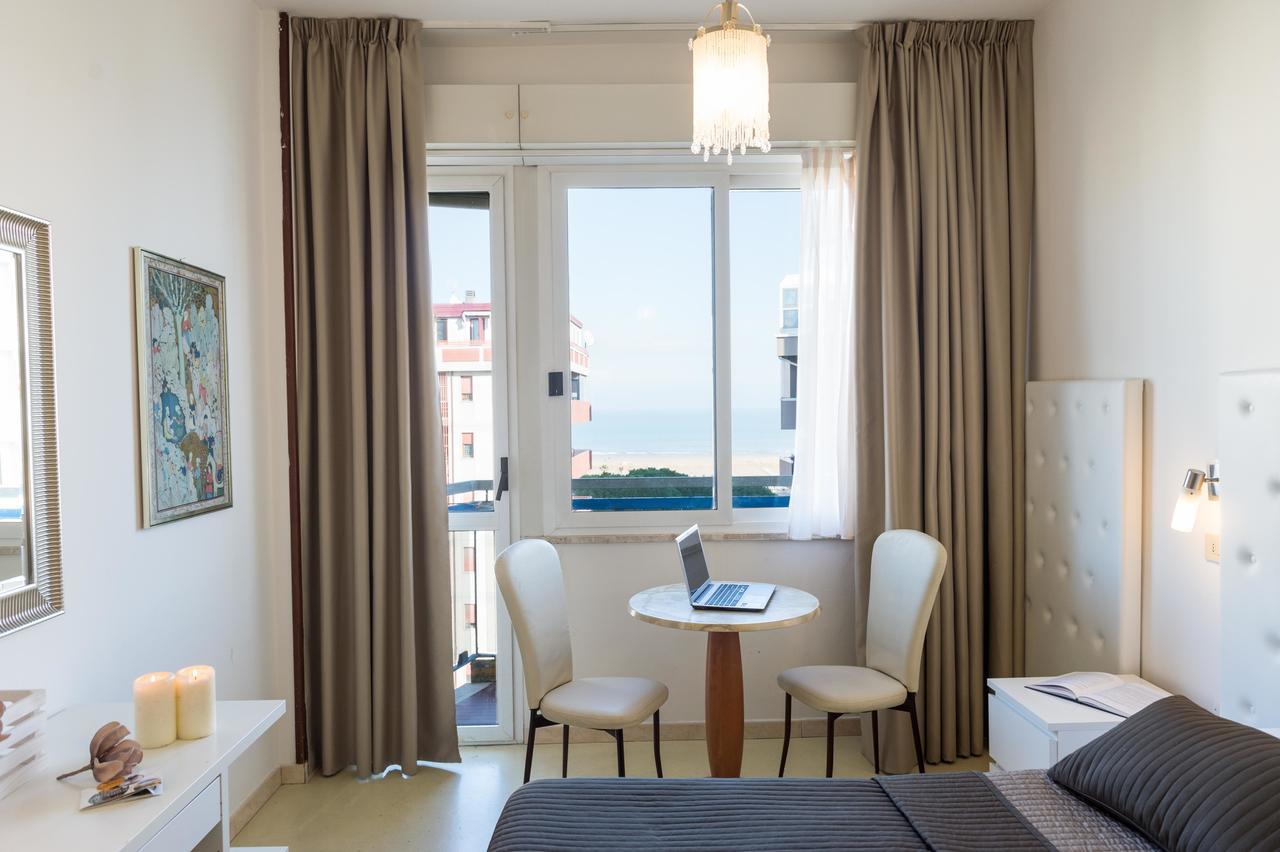 Double or Twin Room Sea View