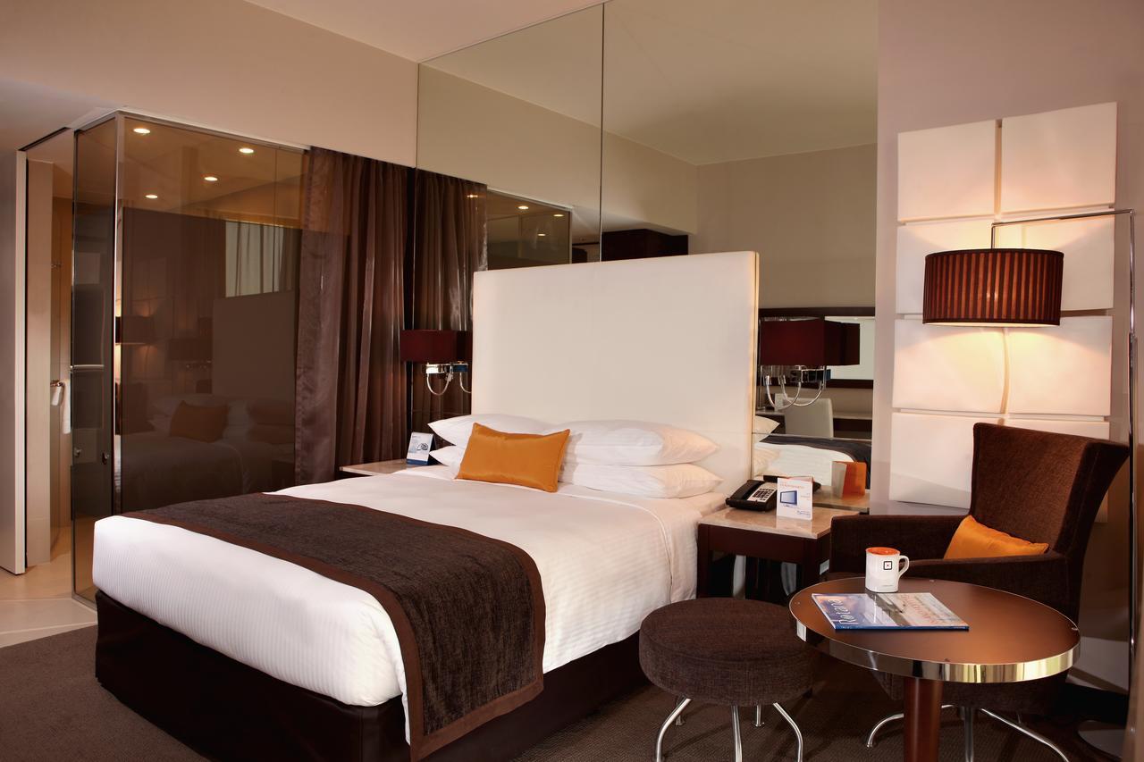 Centro Room Queen Bed,1115085492:JPEG