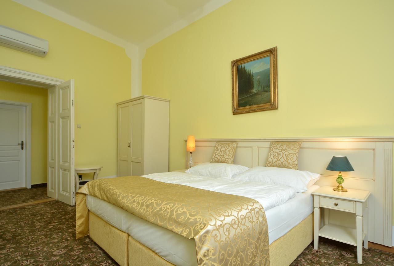 Double or Twin Room,537832698:JPEG