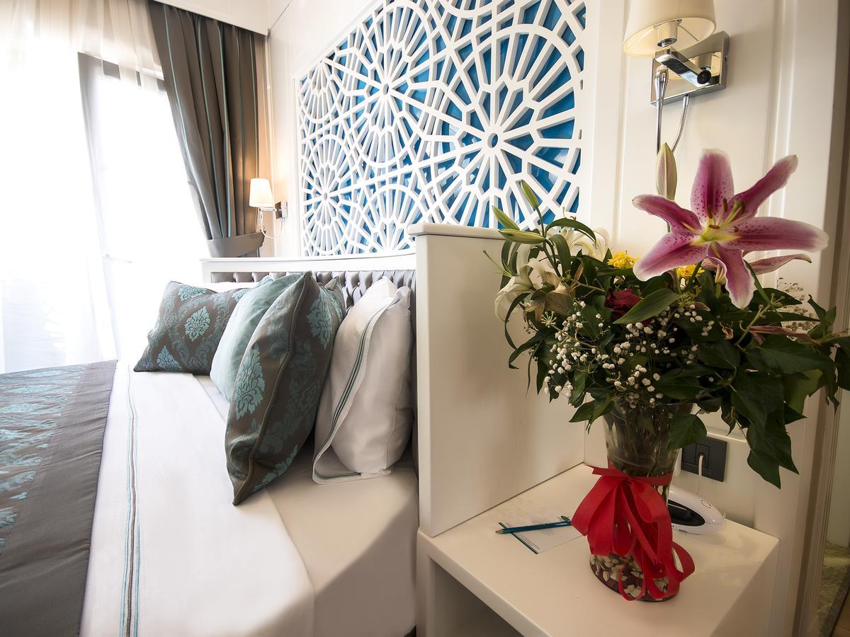 Corner Deluxe Room