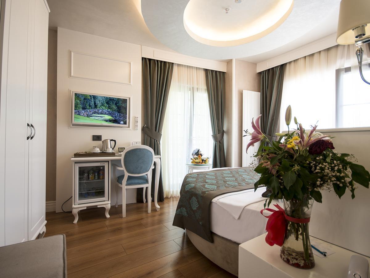 Corner Deluxe Room