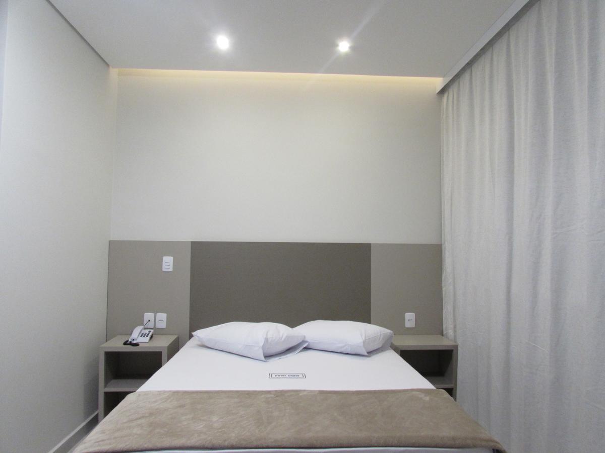 Quarto Duplo com Cama de Casal