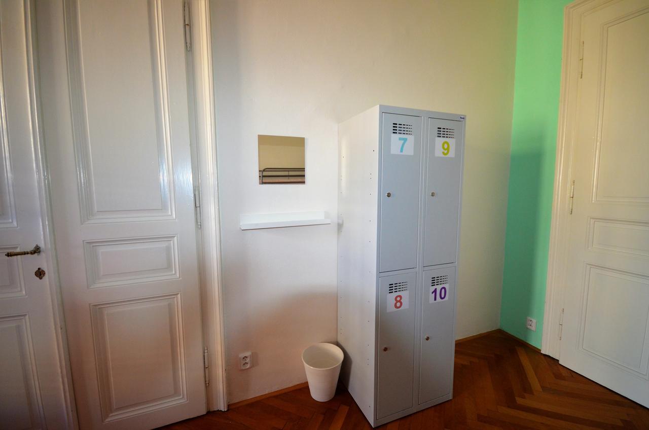Posto Letto in Dormitorio Misto con 6 Letti
