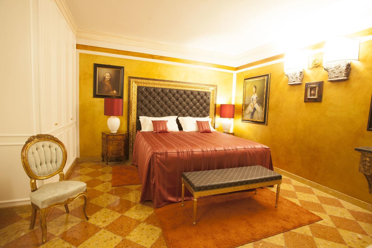 Deluxe Double Room,543185319:JPEG