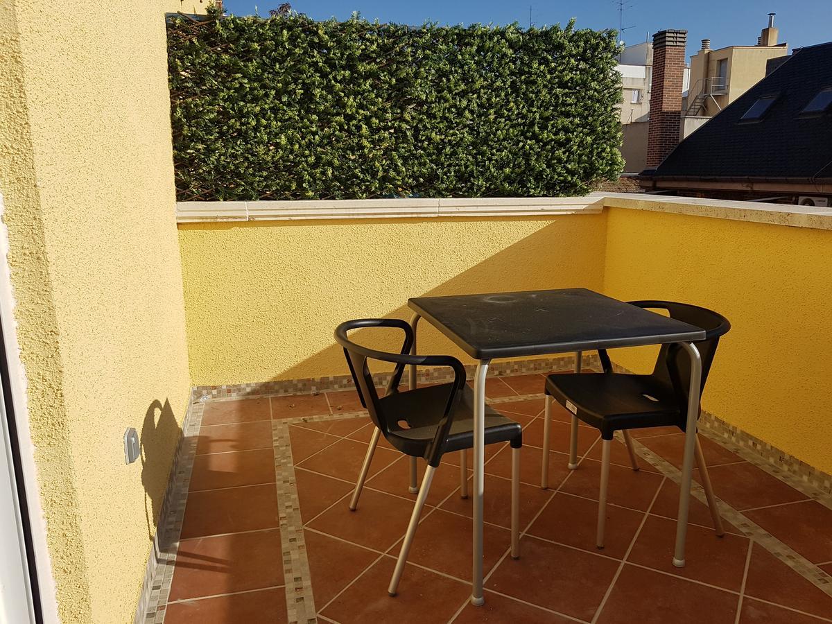 Superior Studio Terrace,543878493:JPEG