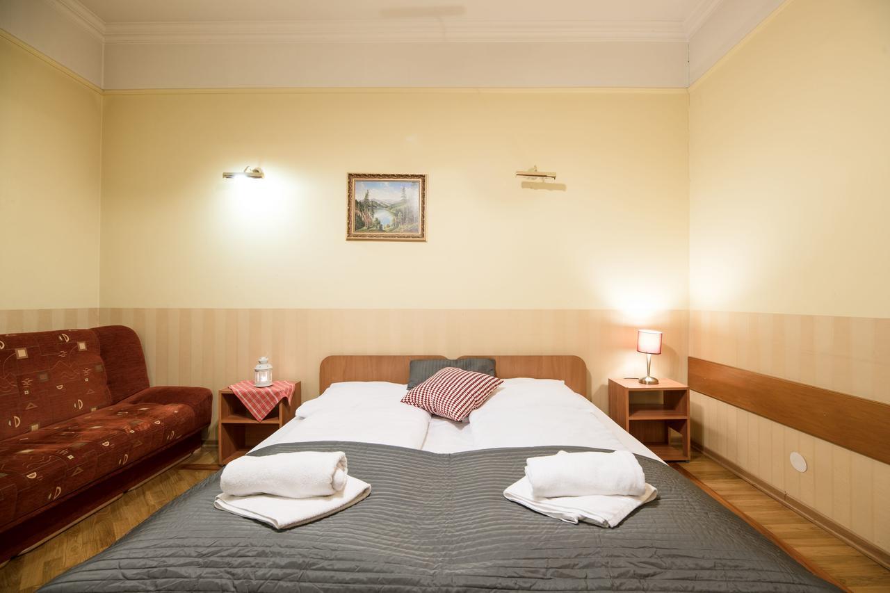 Large Double Room,545470653:JPEG