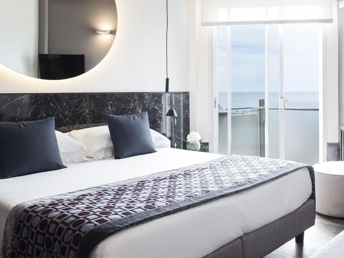 Superior Double or Twin Room Partial Sea View