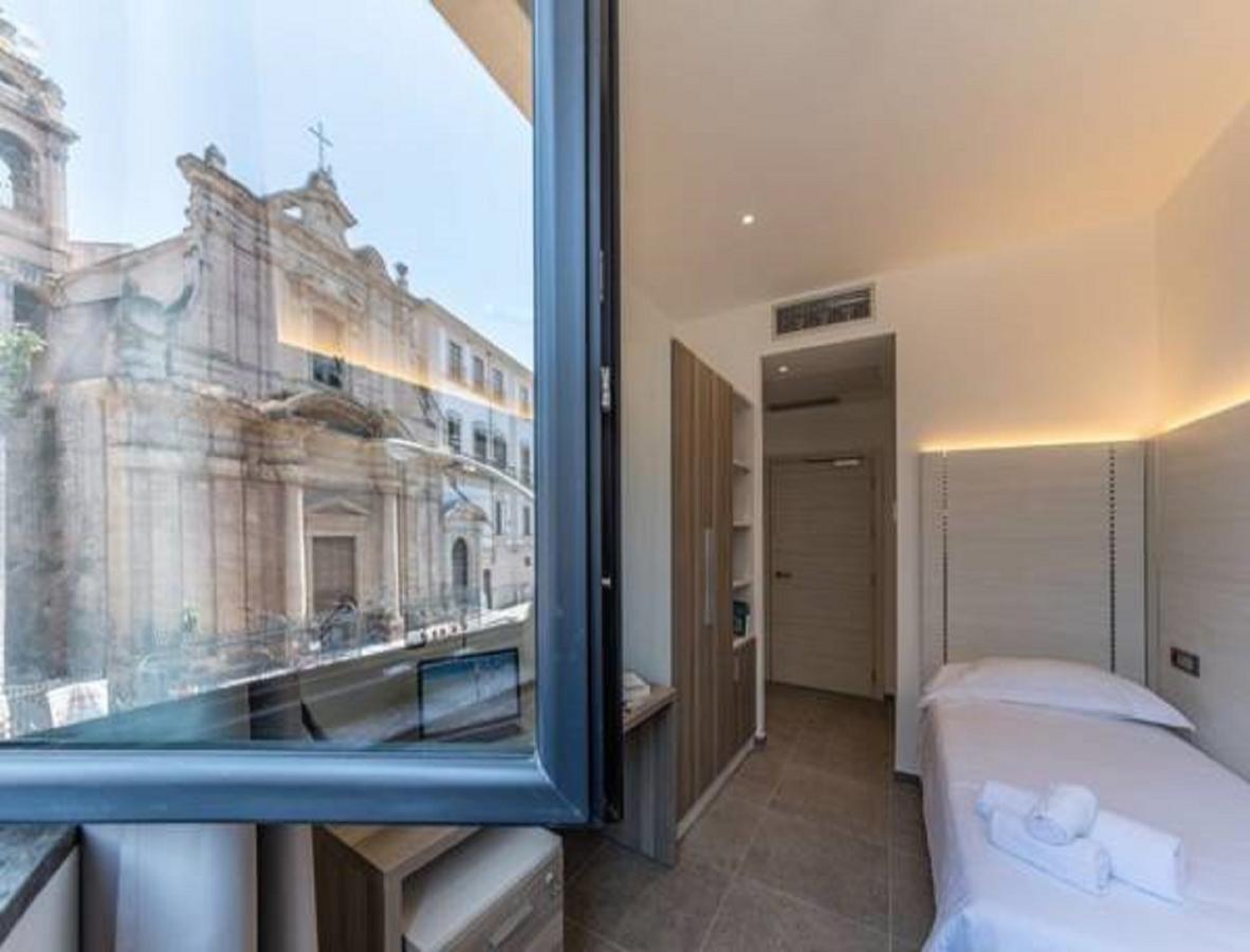 Single Room,559335483:JPEG