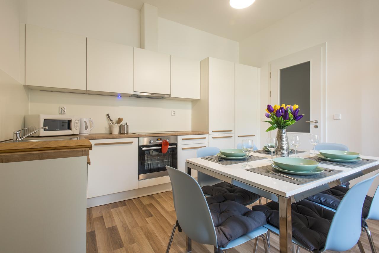One-Bedroom Apartment,1387039073:JPEG