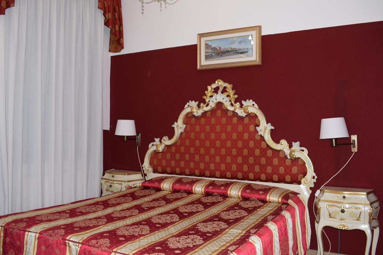 Standard Double Room,560479254:JPEG